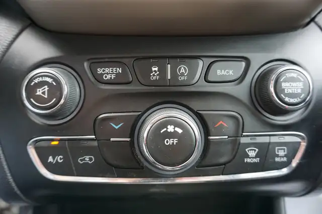 2017 Jeep Cherokee in Cars & Trucks in Oakville / Halton Region - Image 24