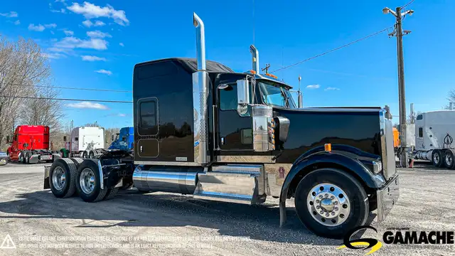 2017 KENWORTH W900L HIGHWAY / SLEEPER TRUCK / TRACTOR in Heavy Trucks in Chilliwack - Image 4