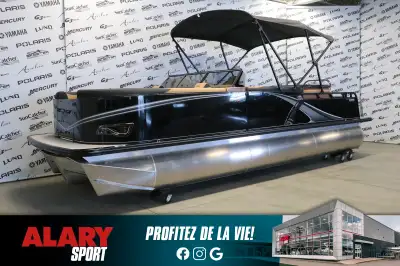 Ce PONTON LSZ 2385 ELITE WINDSHIELD 2025 est disponible DÈS MAINTENANT! Contactez-nous au 450-420-27...