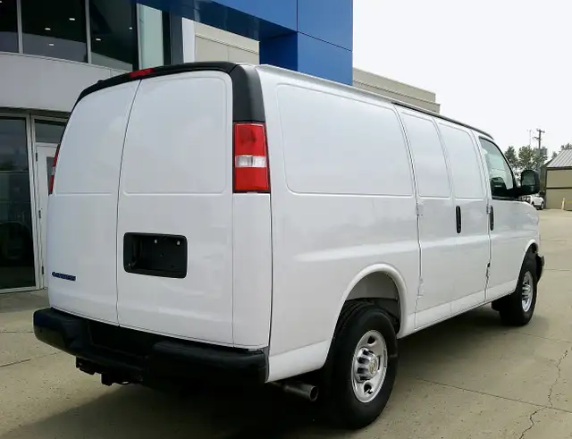 2025 Chevrolet Express Cargo Van BASE63838166098435123