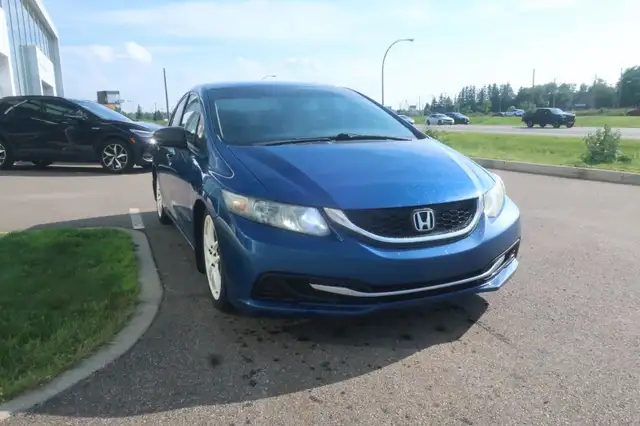 Honda Civic Sedan Man DX 1.8L + Lecteur CD 2015 in Cars & Trucks in Lévis - Image 3