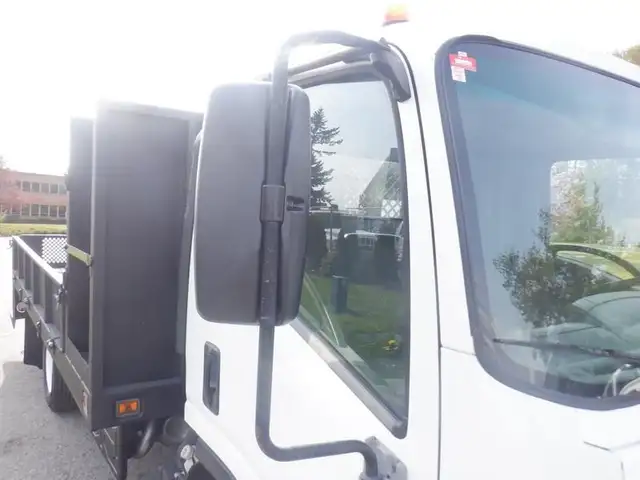 2015 isuzu NPR 12 Foot Flat Deck 3 Seater Diesel in Heavy Trucks in Richmond - Image 12