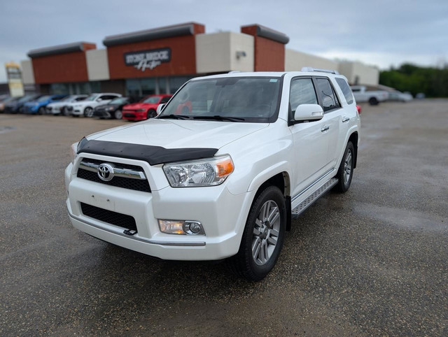 2011 Toyota 4Runner SR5 | Leather | Navigation in Cars & Trucks in Winnipeg