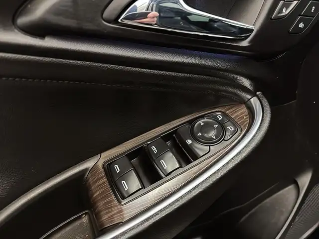 2018 Chevrolet Malibu Premier 2,0 Turbo Toit pano Cuir Audio Bos in Cars & Trucks in Laval / North Shore - Image 15