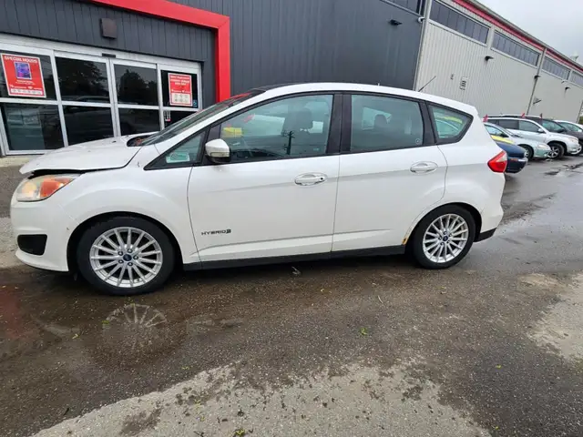2013 Ford C-Max Hybrid SE dans Autos et camions dans London - Image 7