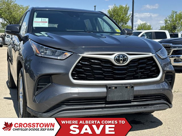 2023 Toyota Highlander | Heated Seats in Cars & Trucks in Edmonton