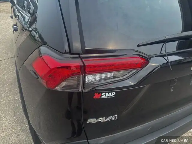 2020 Toyota RAV4 XLE | AWD | Sunroof | Heated Seats | Back Up in Cars & Trucks in Saskatoon - Image 15