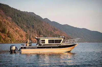 AVAILABLE TO ORDER Max HP: 500 hp (373 kw) Length Overall: 28 ft. 2 in. ( 8.5 m) Beam: 102 in. (2.6...