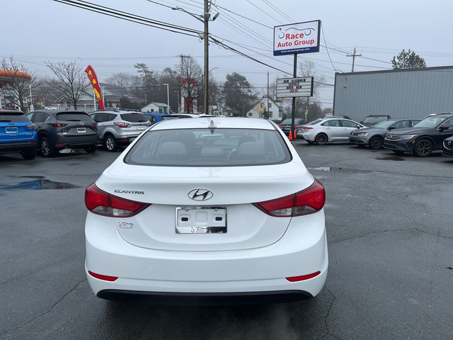  2014 Hyundai Elantra A/C | Keyless Entry | Illuminated Entry dans Autos et camions  à Bedford - Image 4