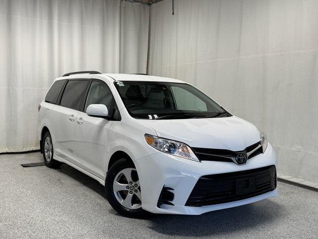 2020 Toyota Sienna LE in Cars & Trucks in Strathcona County - Image 2