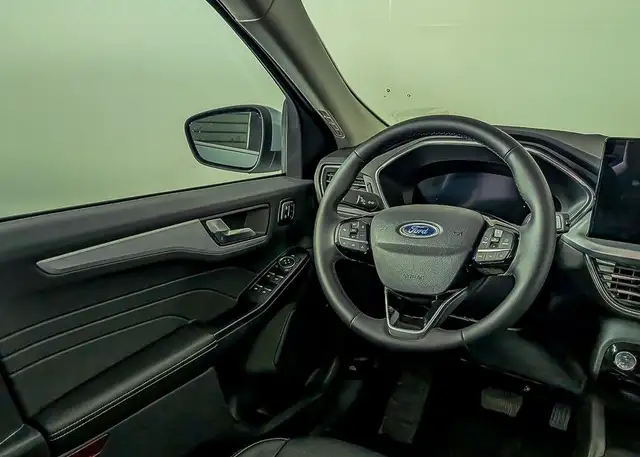 2025 Ford Escape Platinum in Cars & Trucks in Calgary - Image 18