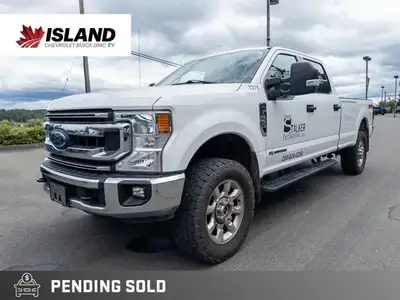 This 2020 Ford Super Duty F-350 SRW Crew Cab XLT is ready for work or play. Boasting a powerful 6.7L...