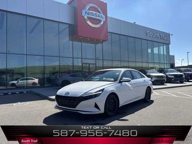 2022 Hyundai Elantra Preferred | Apple Carplay | Heated seats | in Cars & Trucks in Calgary