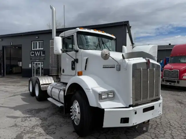 2002 Kenworth T800 in Heavy Trucks in Longueuil / South Shore - Image 4