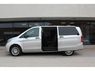 2018 MERCEDES METRIS 7 PASSENGERS LEATHER SEATS VAN WITH SIDE AND REAR PRIVACY GLASSES AND DUAL POWE...