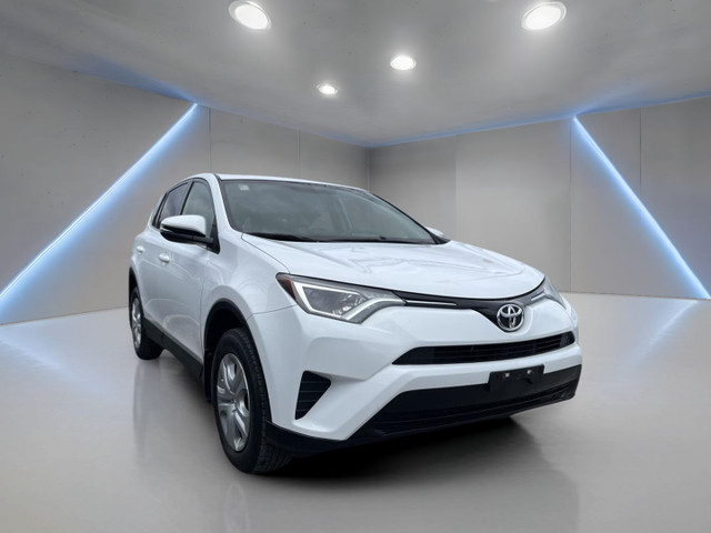 2016 Toyota RAV4 LE in Cars & Trucks in Markham / York Region - Image 3