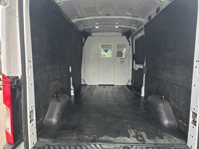 2023 Ford Transit Cargo Van T25062929808989057124