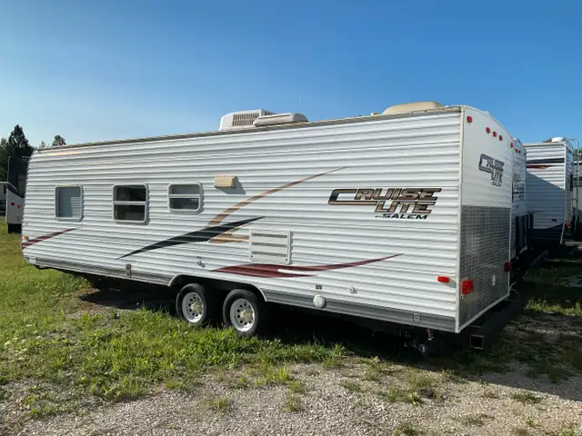 2010 SALEM Cruise Lite 26BHX in Travel Trailers & Campers in Barrie - Image 4
