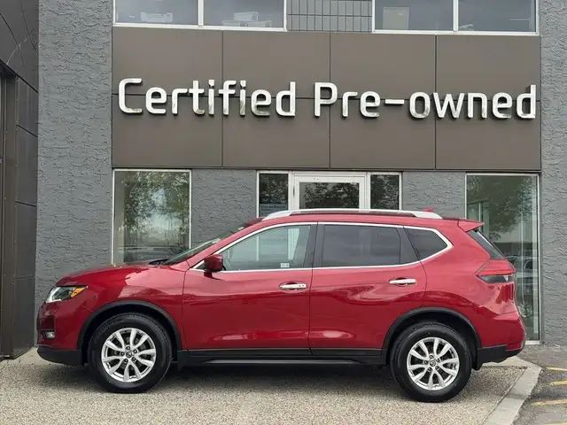 2017 Nissan Rogue SV w/ AWD dans Autos et camions dans Calgary - Image 2
