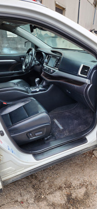2019 Toyota Highlander XLE ALL WHEEL DRIVE. Clean Carfax, ONE single Owner. See the ad? The vehicle... (image 7)
