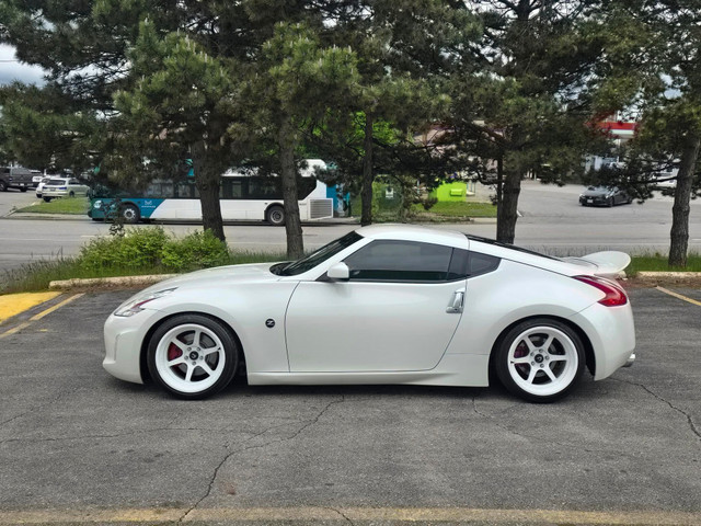 2017 NISSAN 370Z | MANUAL | CARPLAY | NO ACCIDENTS | LOW KM in Cars & Trucks in Mississauga / Peel Region - Image 2