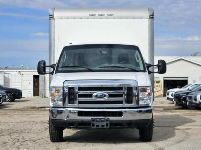 2018 Ford E-Series Cutaway E-450 | Rear 120V Plugs | Bluetooth | in Cars & Trucks in Winnipeg - Image 2