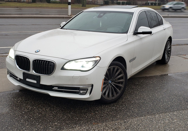 2014 BMW 7 Series 750i X-DRIVE ! HEADS-UP DISPLAY ! NAVIGATION ! dans Autos et camions  à Ville de Toronto - Image 3