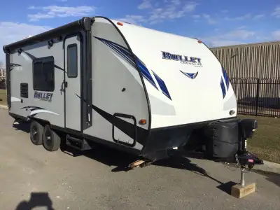 FRESH TRADE! 2019 Bullet Crossfire 2070BH Travel Trailer . Beautiful 2019 Keystone that sleeps 8 wit...