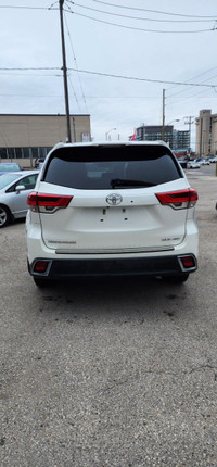 2019 Toyota Highlander XLE ALL WHEEL DRIVE. Clean Carfax, ONE single Owner. See the ad? The vehicle... (image 3)