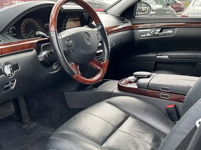 2009 Mercedes-Benz S-Class 5.5L V8 in Cars & Trucks in Calgary - Image 11