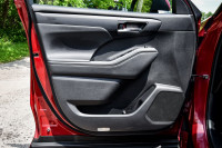 Sunroof, Power Liftgate, Softex Seats, Heated Seats, Apple CarPlay! 6 LOCATIONS KINGSTON - (613) 384... (image 9)