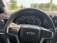 The 2021 Chevrolet Silverado RST blends rugged capability with refined comfort and smart technology.... (image 6)