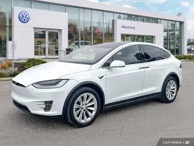 This Tesla Model X delivers a Electric engine powering this Automatic transmission. Wing Spoiler, Wi...