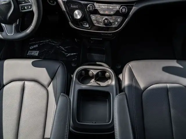 2025 Chrysler Grand Caravan SXT in Cars & Trucks in Barrie - Image 31