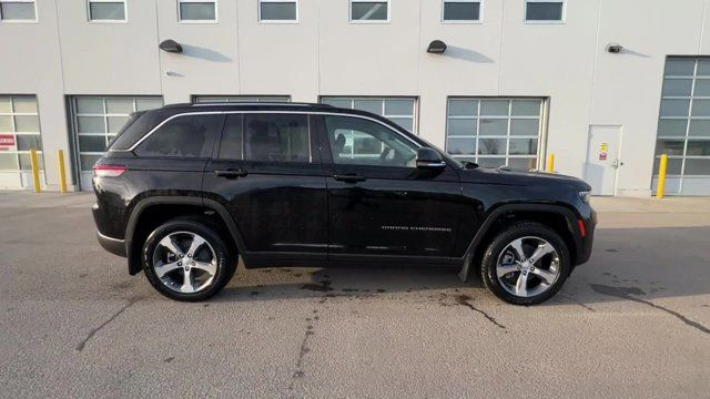 2023 Jeep Grand Cherokee 4xe BASE | Remote Start | Heated Seats in Cars & Trucks in Edmonton - Image 2