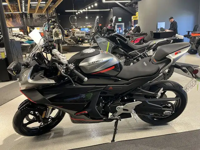 2025 CFMOTO 450SS in Street, Cruisers & Choppers in Calgary - Image 6