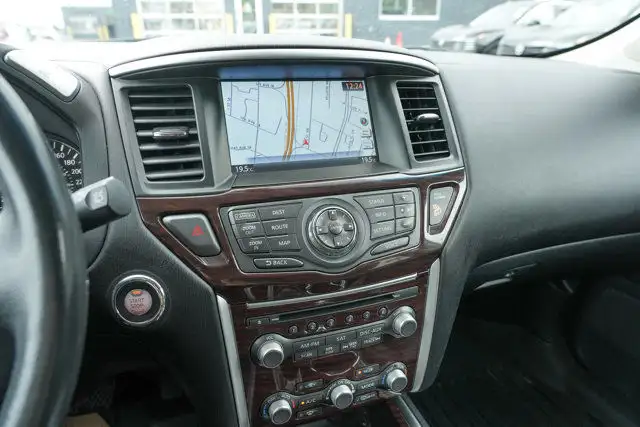 2016 Nissan Pathfinder Platinum | One Owner | 3.5L V6 | 260 HP in Cars & Trucks in Calgary - Image 17