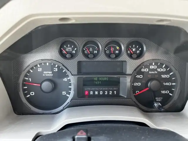 2008 ford F-550 Service Truck With Bucket 2WD Diesel in Heavy Trucks in Richmond - Image 37