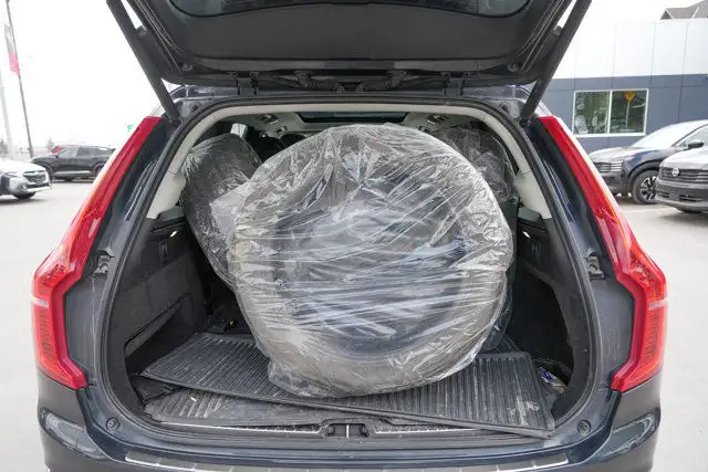 2017 Volvo XC90 T6 Momentum | No Accidents | Thule Ski Carrier in Cars & Trucks in Calgary - Image 12