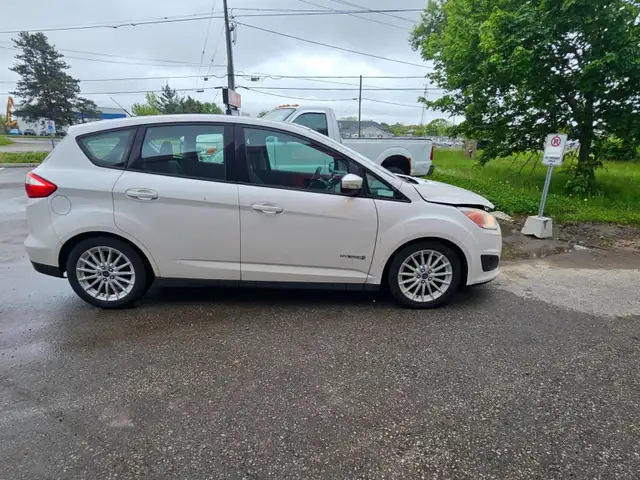2013 Ford C-Max Hybrid SE dans Autos et camions dans London - Image 11