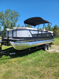 2023 SunChaser Eclipse 23 LR DH powered by a Yamaha F200XC