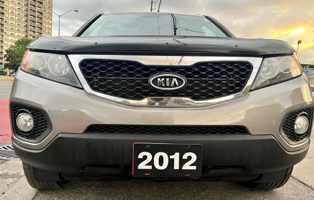 2012 Kia Sorento Alloy wheels ,Bluetooth ,heated Seats in Cars & Trucks in City of Toronto - Image 2