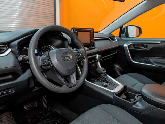 2020 Toyota RAV4 HYBRID LE AWD *CARPLAY* SIÈGES CHAUF ALERTE in Cars & Trucks in Laurentides - Image 2