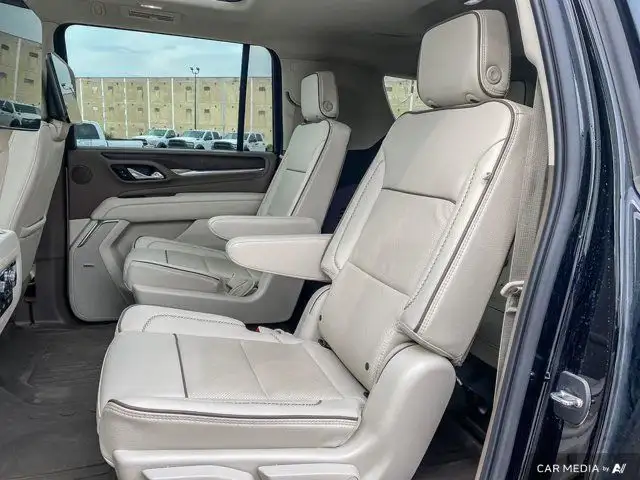 2023 GMC Yukon XL Denali 4x4 DIESEL Sunroof Nav Power Boards in Cars & Trucks in St. Albert - Image 27