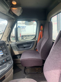 Ryder Stock ID: 799618 Transmission Type/Speed: Auto 13 Engine: DIESEL DD15 GHG'17 475/1625 Horse Po... (image 8)