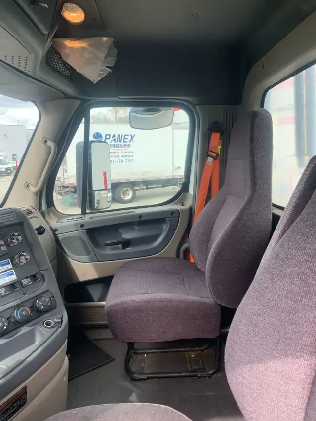 2019 Freightliner Cascadia 125 Day Cab *Ask About Dep Match* in Heavy Trucks in Delta/Surrey/Langley - Image 10