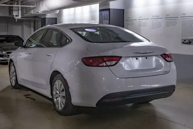 2016 Chrysler 200 LX in Cars & Trucks in Edmonton - Image 9