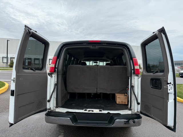 2007 Chevrolet Express Cargo Van Chevrolet Express- 12 Passenger in Cars & Trucks in Oakville / Halton Region - Image 3