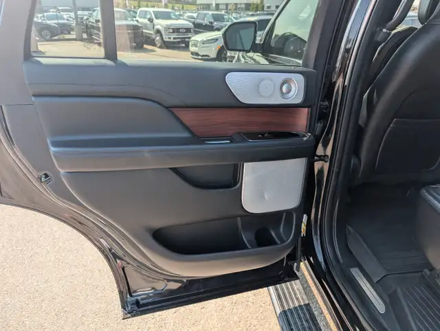2021 Lincoln Navigator Reserve 3.5L, HIGH OUTPUT, NAVIGATION,... in Cars & Trucks in Calgary - Image 20