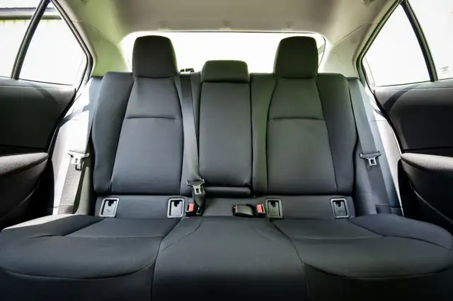 2024 Toyota Corolla LE - Heated Seats - Apple CarPlay dans Autos et camions dans Ottawa - Image 29